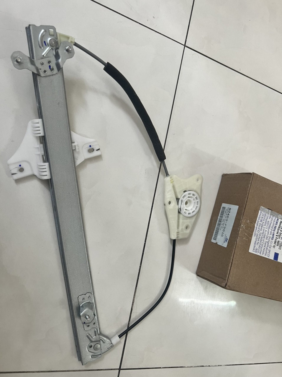 Compa Nâng Kính Trước Chính Hãng HYUNDAI KIA RH | 82404F9010